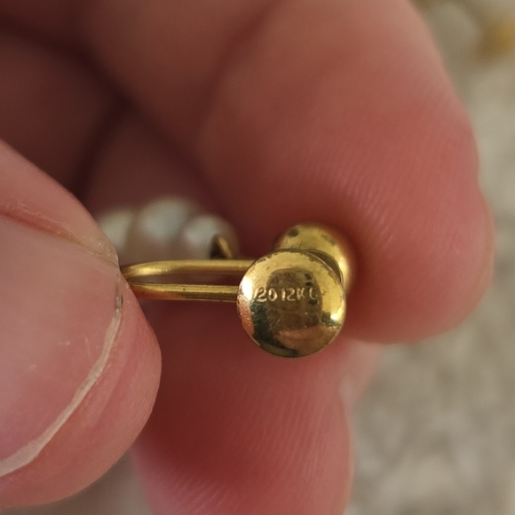 Elegant Gold and Three-Pearl Drop Earrings - Picture 2 of 3